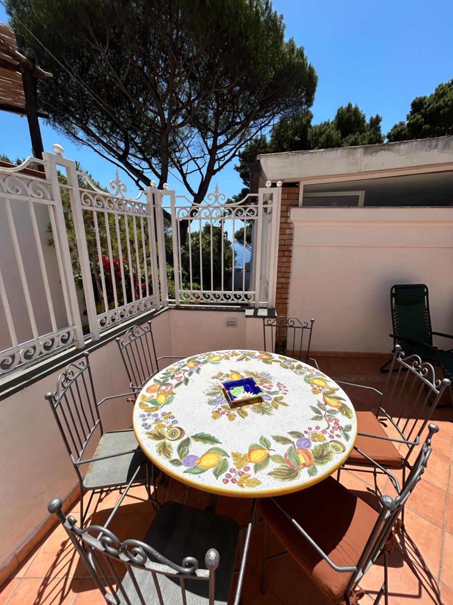 Augustus Park Capri Center Apartment Екстериор снимка