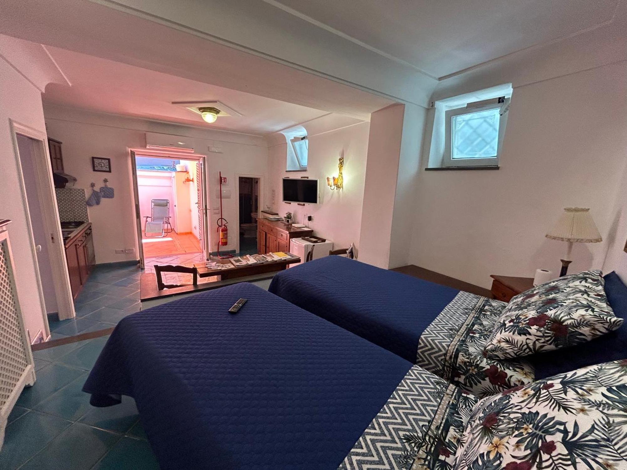 Augustus Park Capri Center Apartment Екстериор снимка